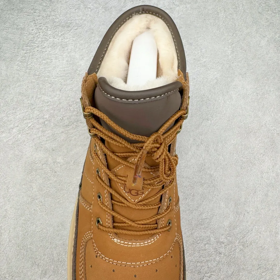 Pick up locally💰760 UGG 7089 Highlander autumn and winter sheepskin and fur integrated snow boots. All shoes are made from ZP. Longfeng A-grade Australian imported sheepskin and fur integrated men's boots. Brand OEM production line. Fully follow the ZP process. OEM original pattern maker. Adhering to the principle of no original shoes and no development selection. Pay attention to every detail. The most authentic version on the market. TREADLITE "light wing" technology outsole. Lightweight/durable/flexible/pile size: 40 41 42 43 44 45 Coding: by3936060